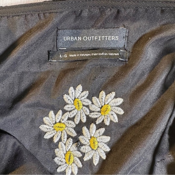 Urban Outfitters Ginger Velvet Daisy Embroidered
Black Velvet Corset Mini Dress - Picture 13 of 13